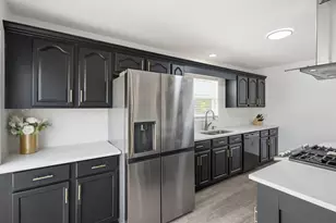 150 Wilson Way, South Elgin, IL 60177 - Photo 9