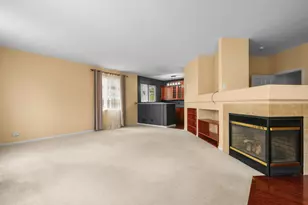 239 Pawtucket Ave, Elgin, IL 60124 - Photo 17