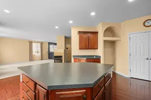 239 Pawtucket Ave, Elgin, IL 60124 - Photo 15