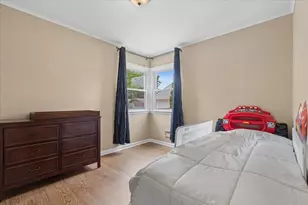 1304 Dennis Pl, Des Plaines, IL 60018 - Photo 13