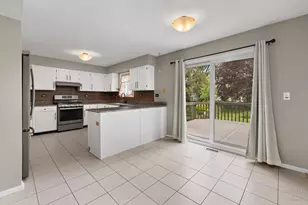 75 Hampton St, Cary, IL 60013 - Photo 3