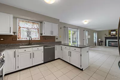 75 Hampton Street, Cary, IL 60013 - Photo 5