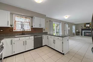75 Hampton St, Cary, IL 60013 - Photo 5