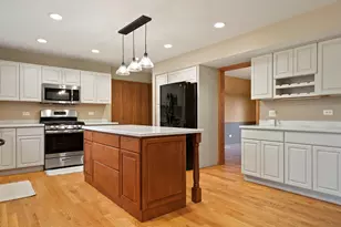904 Glen Oak Dr, Sleepy Hollow, IL 60118 - Photo 11