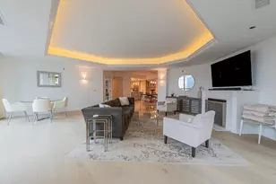 21 E Huron St, Chicago, IL 60611 - Photo 3