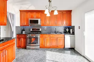 2215 S Bradford Dr, Wheaton, IL 60189 - Photo 9