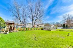 2215 S Bradford Dr, Wheaton, IL 60189 - Photo 33