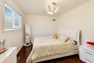2215 S Bradford Dr, Wheaton, IL 60189 - Photo 19