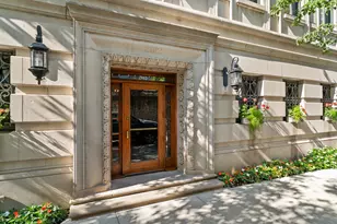 2912 N Commonwealth Ave, Chicago, IL 60657 - Photo 1