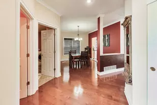 1039 Viewpoint Dr, Lake in the Hills, IL 60156 - Photo 5