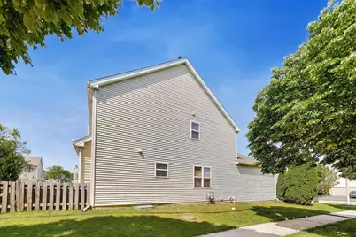 1039 Viewpoint Drive, Lake in the Hills, IL 60156 - Photo 3