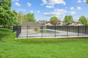 334 Plumwood Ct, Vernon Hills, IL 60061 - Photo 23