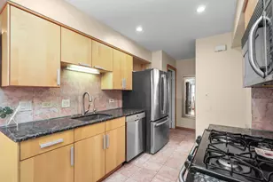 334 Plumwood Ct, Vernon Hills, IL 60061 - Photo 7