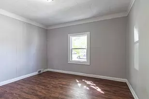 201 S Park Ave, Waukegan, IL 60085 - Photo 9