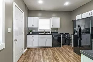 201 S Park Ave, Waukegan, IL 60085 - Photo 7