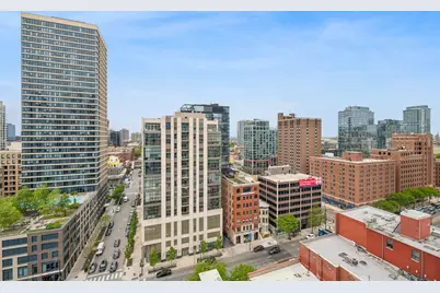 110 W Superior Street #1502, Chicago, IL 60654 - Photo 11