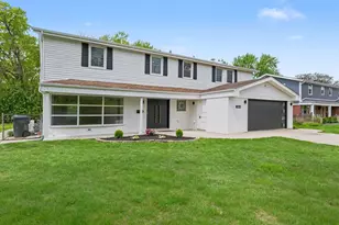 1504 Pfingsten Rd, Glenview, IL 60025 - Photo 1