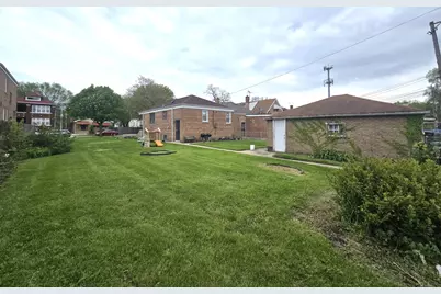 8226 S Colfax Avenue, Chicago, IL 60617 - Photo 9