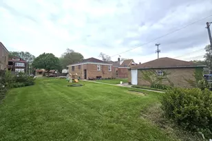 8226 S Colfax Ave, Chicago, IL 60617 - Photo 9