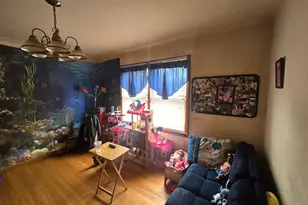 8226 S Colfax Ave, Chicago, IL 60617 - Photo 5