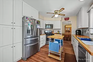1471 Knotty Pine Dr, Elgin, IL 60123 - Photo 7