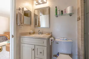 2 Sandhurst Rd, Mundelein, IL 60060 - Photo 17