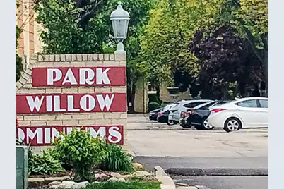 551 Carlysle Drive #10, Clarendon Hills, IL 60514 - Photo 3