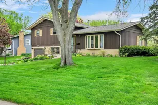 6955 Parkview Dr, Downers Grove, IL 60516 - Photo 3