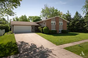 6425 Clark Dr, Woodridge, IL 60517 - Photo 3