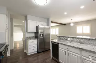 6425 Clark Dr, Woodridge, IL 60517 - Photo 11
