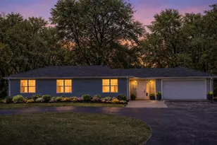 8418 Meadowbrook Dr, Burr Ridge, IL 60527 - Photo 3