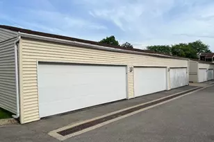 183 N Waters Edge Dr W, Glendale Heights, IL 60139 - Photo 17