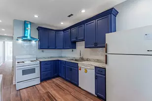 3720 W Eddy St, Chicago, IL 60618 - Photo 13