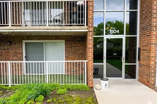 1104 Mercury Dr, Schaumburg, IL 60193 - Photo 1