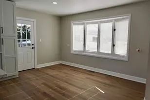 2018 E Ivy Ln, Mount Prospect, IL 60056 - Photo 9