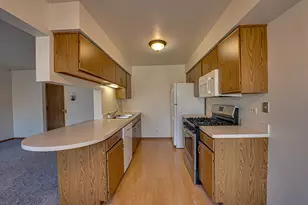 196 Park Ridge Ln, Aurora, IL 60504 - Photo 7