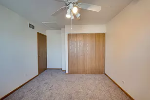 196 Park Ridge Ln, Aurora, IL 60504 - Photo 15