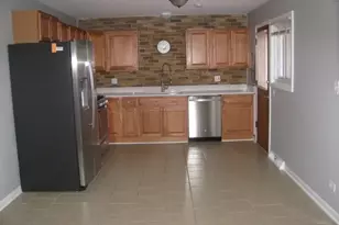 8052 W Lyons St, Niles, IL 60714 - Photo 5