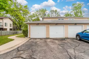 32 Wildwood Ln G, Bolingbrook, IL 60440 - Photo 3