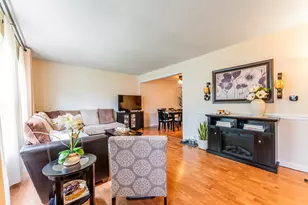 32 Wildwood Ln G, Bolingbrook, IL 60440 - Photo 5