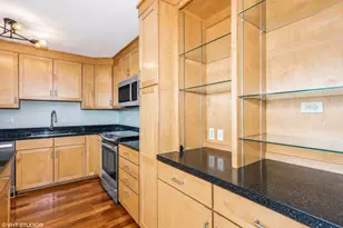 655 W Irving Park Rd, Chicago, IL 60613 - Photo 9