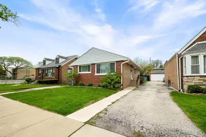 9636 S Troy Avenue, Evergreen Park, IL 60805 - Photo 1
