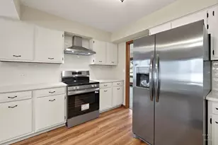 10817 Bonnie Brae Rd, Huntley, IL 60142 - Photo 3