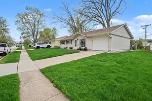 458 Berkshire Ave, Romeoville, IL 60446 - Photo 3