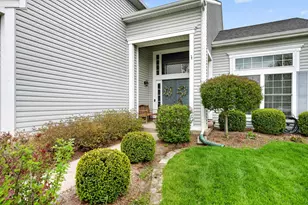 1160 Heavens Gate, Lake in the Hills, IL 60156 - Photo 5
