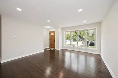 8759 Mobile Avenue, Oak Lawn, IL 60453 - Photo 3