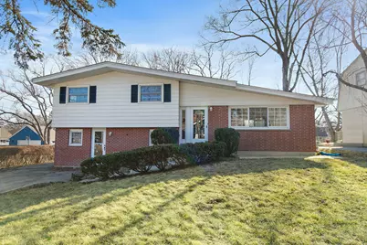 657 Lomond Drive, Mundelein, IL 60060 - Photo 1