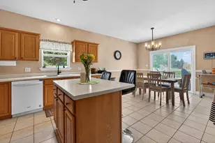 676 Persimmon St, Dekalb, IL 60115 - Photo 5
