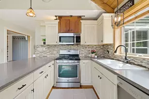 715 Oregon Ave, West Dundee, IL 60118 - Photo 13