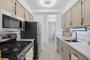 1500 Robin Cir, Hoffman Estates, IL 60169 - Photo 11